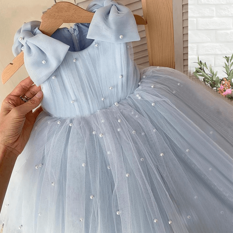 Vestido sin mangas con lazo de princesa y perlas