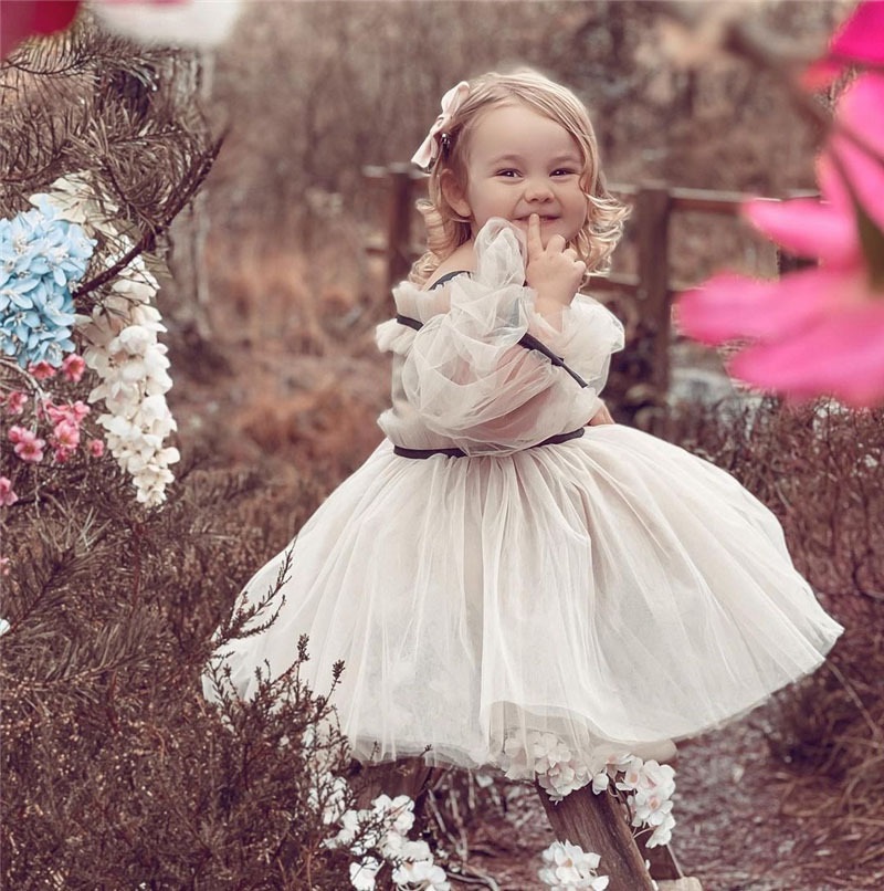 Vestido blanco con tutú de princesa y hombros descubiertos para niñas