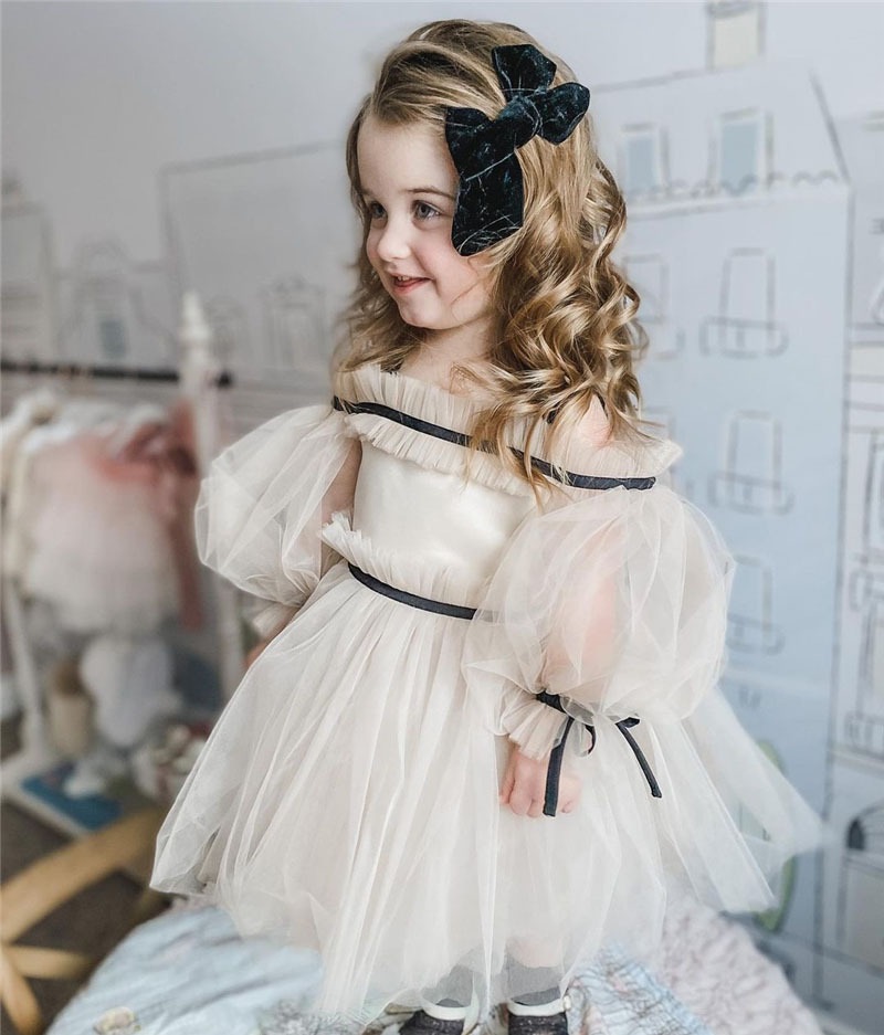 Vestido blanco con tutú de princesa y hombros descubiertos para niñas