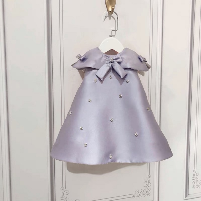 Vestido morado sin mangas con diamantes de perlas hecho a mano