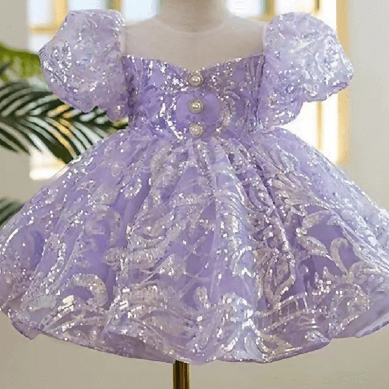 Vestido de princesa con mangas abullonadas y lentejuelas