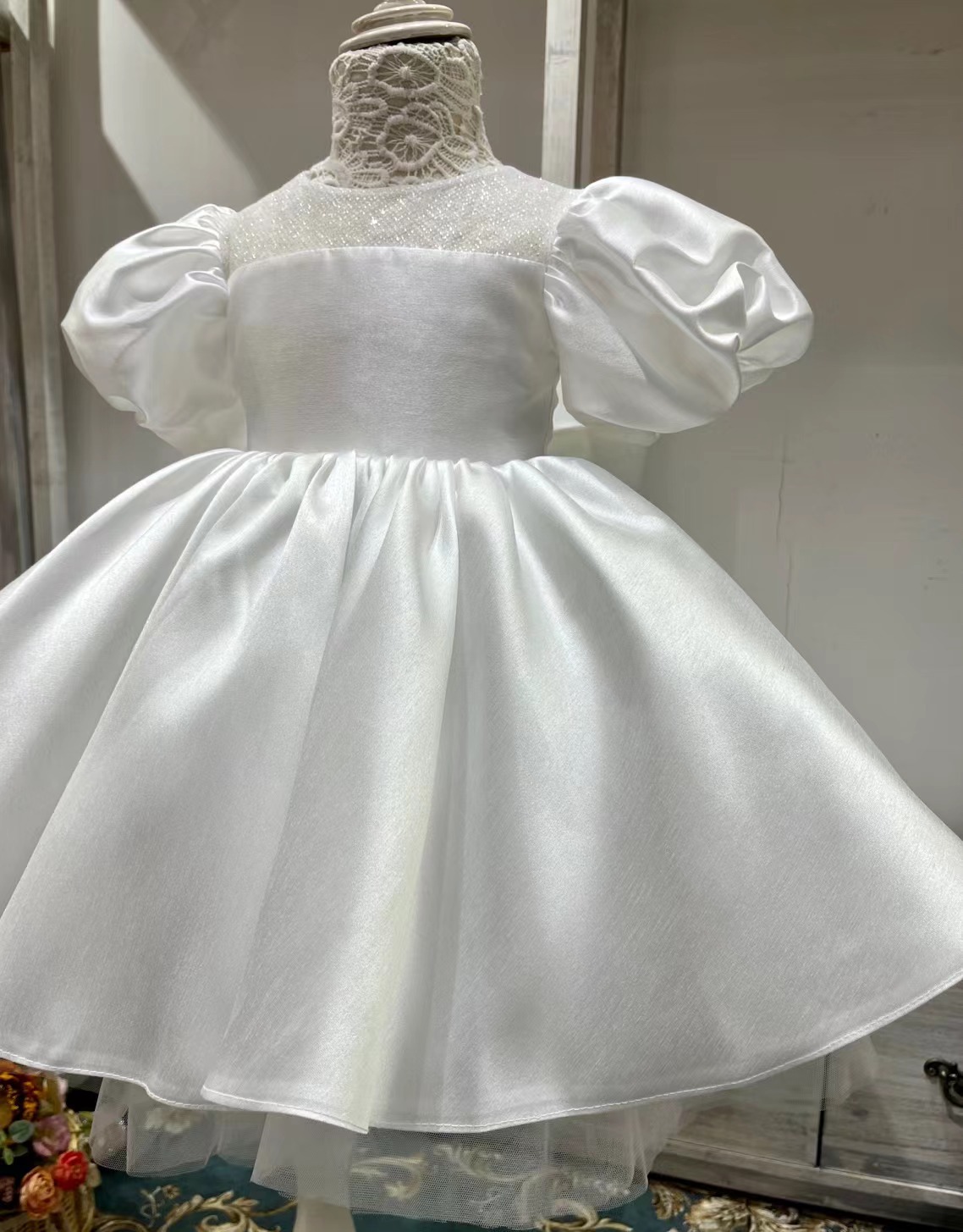 Vestido de niña con lentejuelas grandes