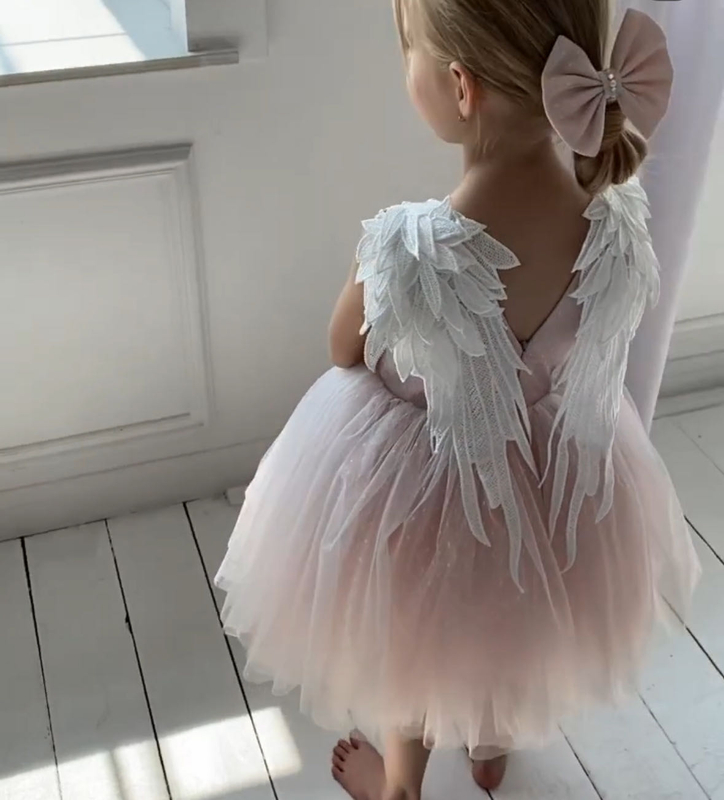 Vestido sin mangas de princesa perla con ala de ángel